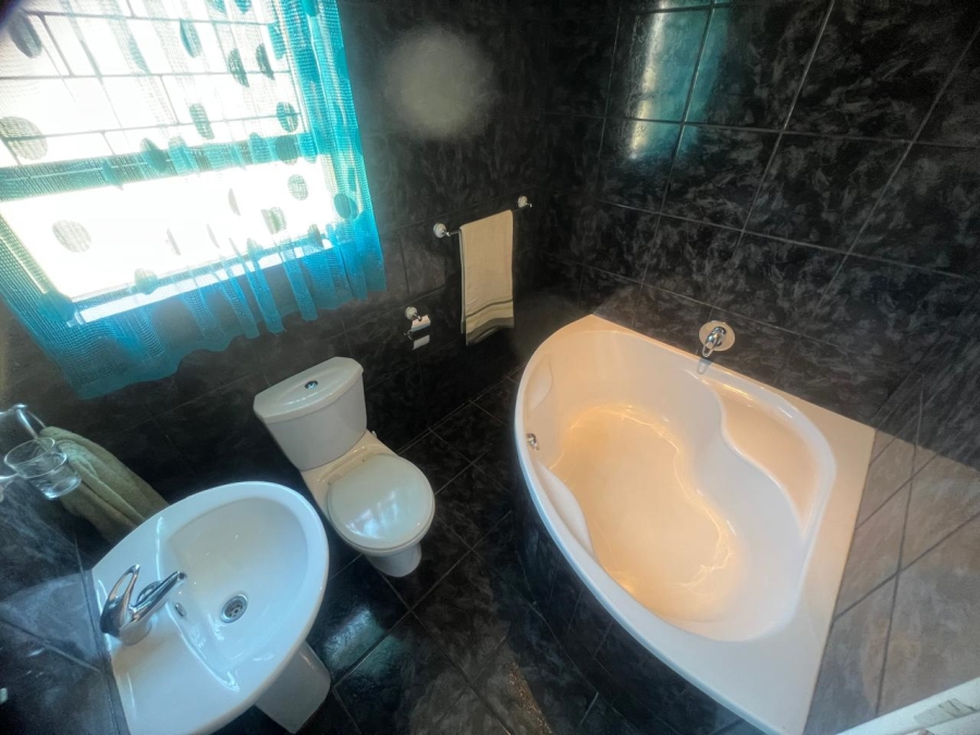 4 Bedroom Property for Sale in Pellsrus Eastern Cape